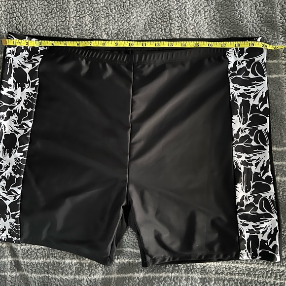 Swimsuit - Picture 4 of 5